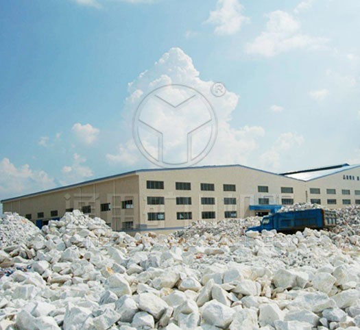 通用礦山機(jī)器重質(zhì)碳酸鈣應(yīng)該選用哪種磨粉機(jī)？