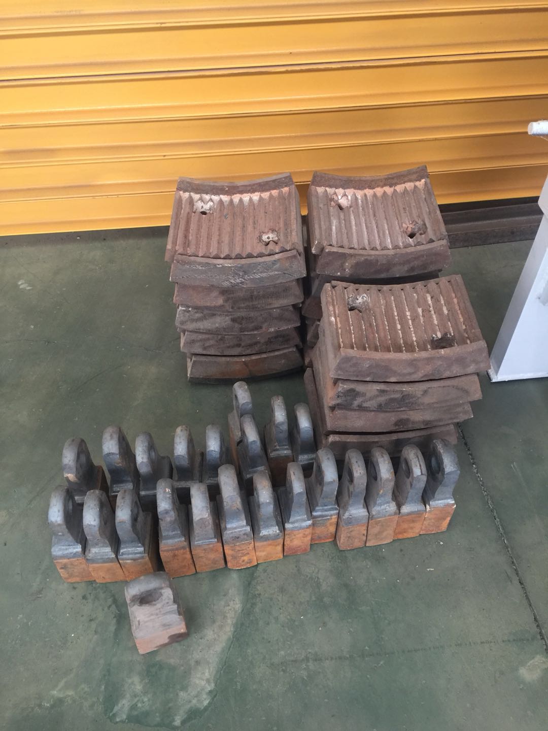 烏茲別克斯坦時產(chǎn)20噸滑石破碎生產(chǎn)線