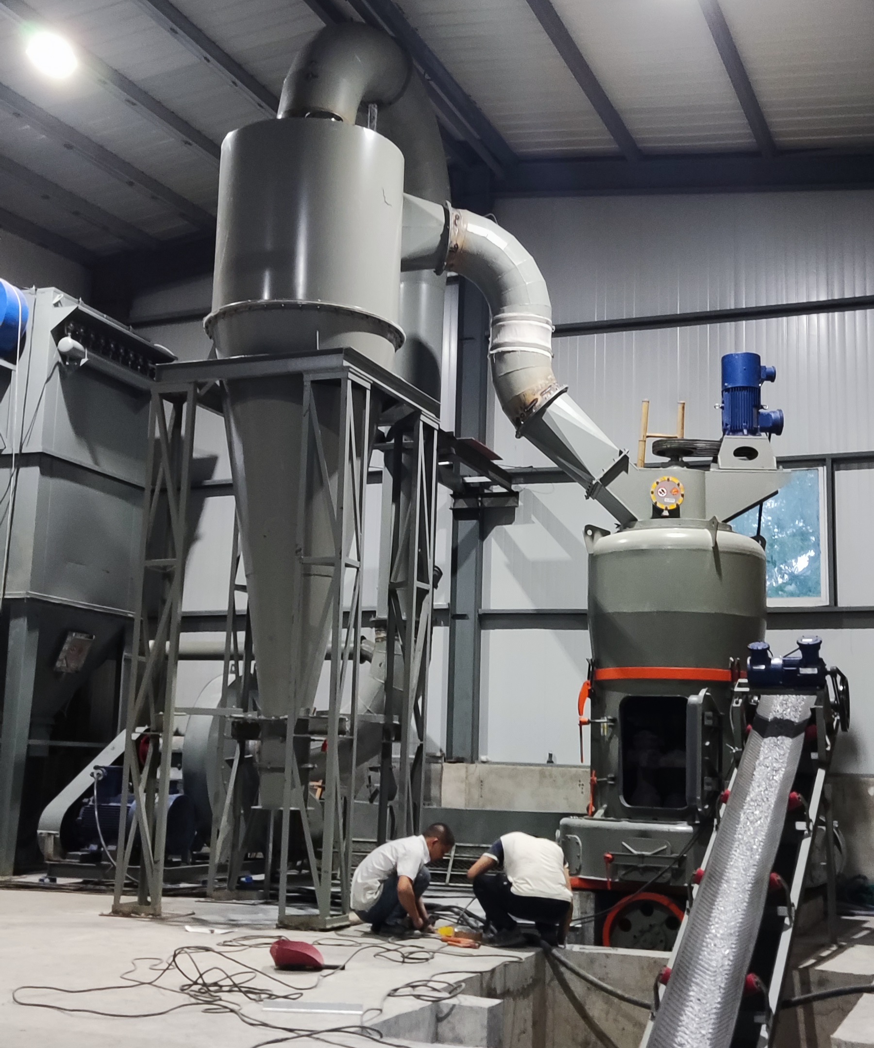 江蘇泰州MTW110歐版磨粉機(jī)生產(chǎn)安裝